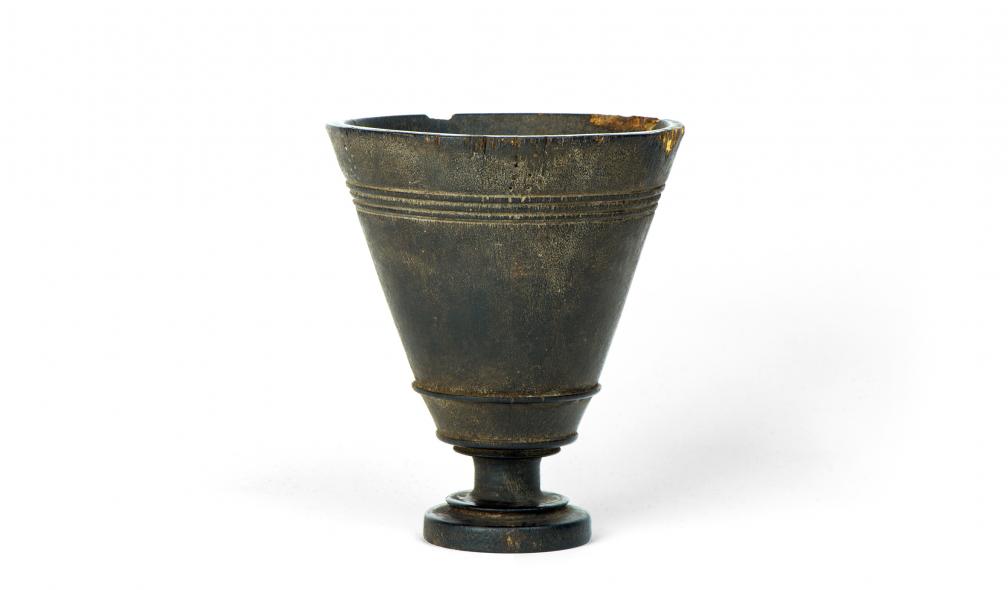 An Ethiopian cup in rhinoceros horn (1/2)