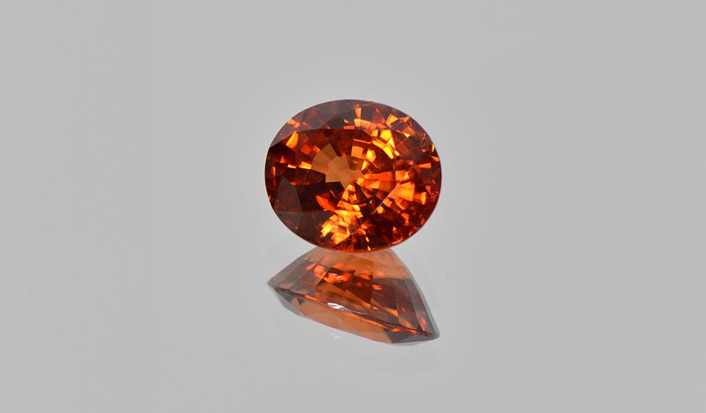 An exceptional 9.89 carats photochromic zircon